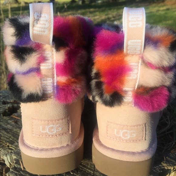 pink uggs mini fluff